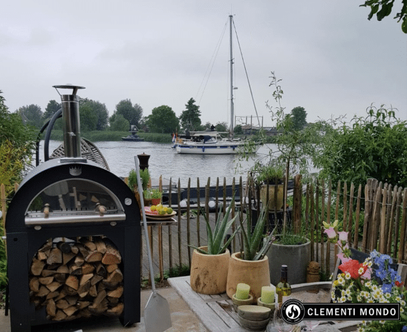 Clementi Mondo houtoven buiten